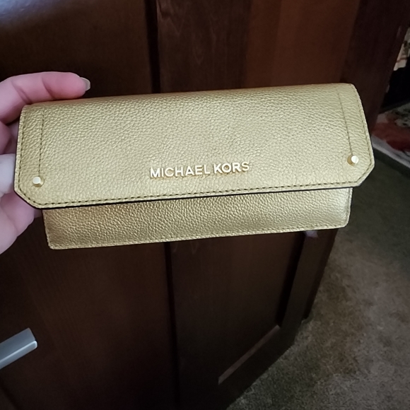 Michael Kors Gold Slim Envelope Wallet - Picture 3 of 4